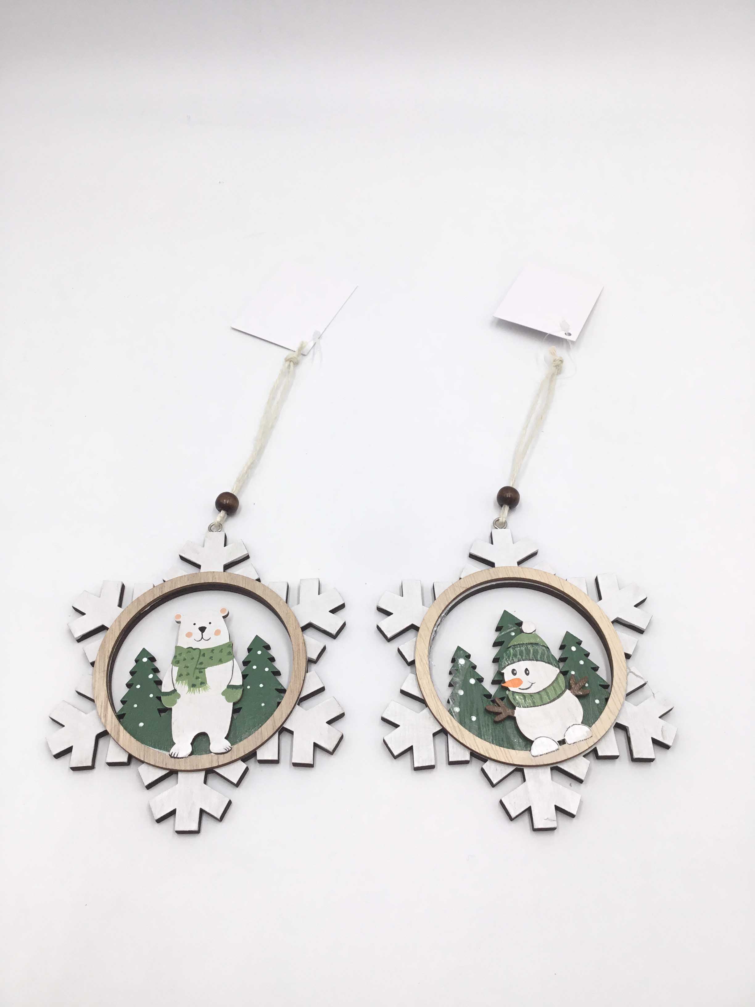 23LV010 Wooden Hollowed Snowflakes Ornaments Santa Claus Inside Christmas, Snowman and  White Bear Wood Hanging Decorations
