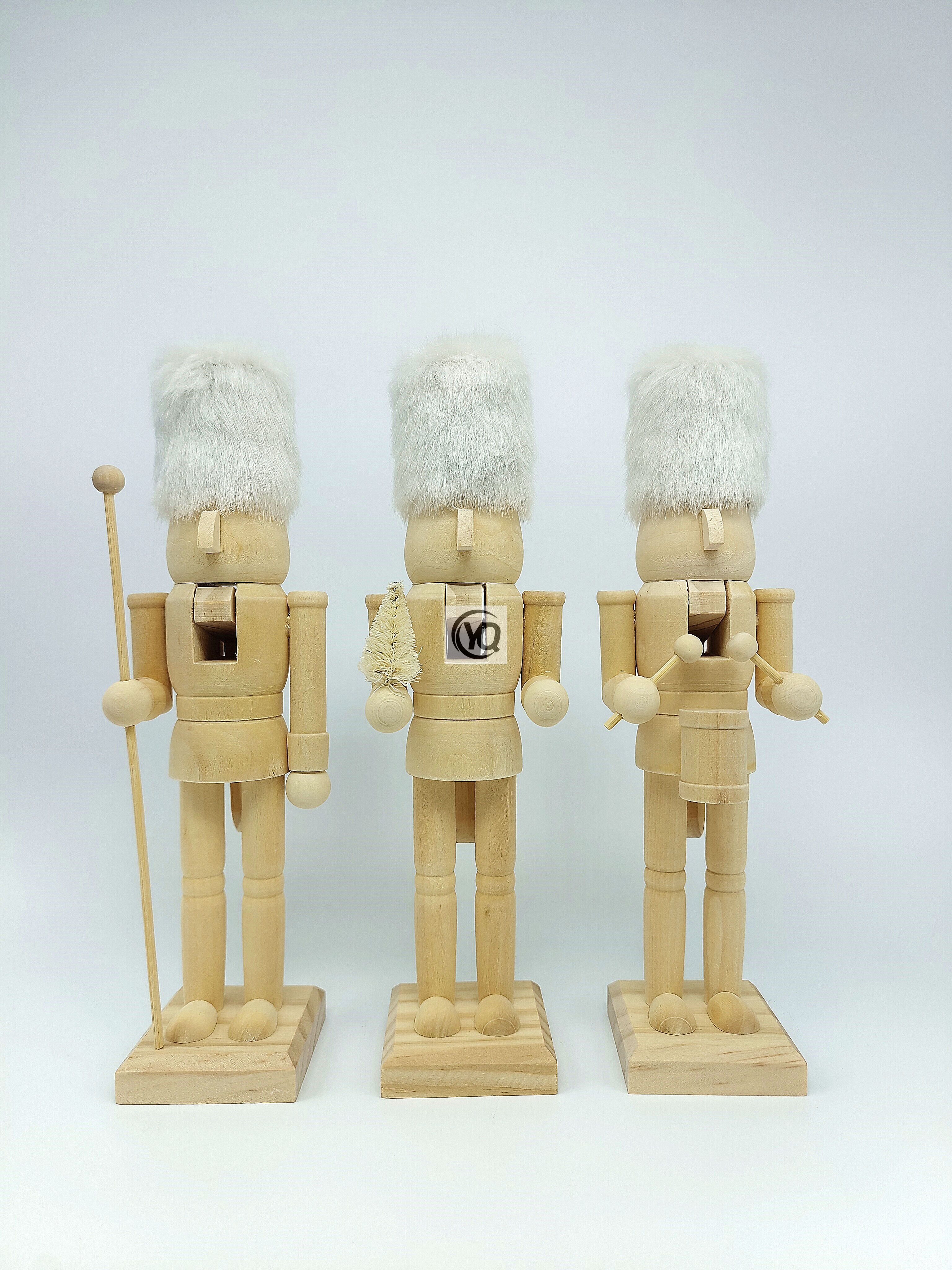 23YN502 Natural Wood Nutcracker  H25CM